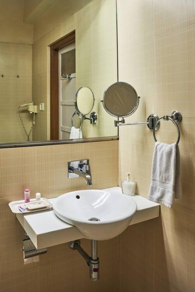 Astoria Hotel Βομβάη Εξωτερικό φωτογραφία