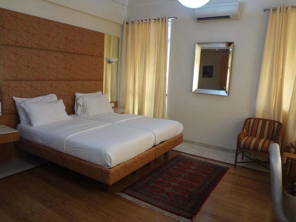 Astoria Hotel Βομβάη Εξωτερικό φωτογραφία
