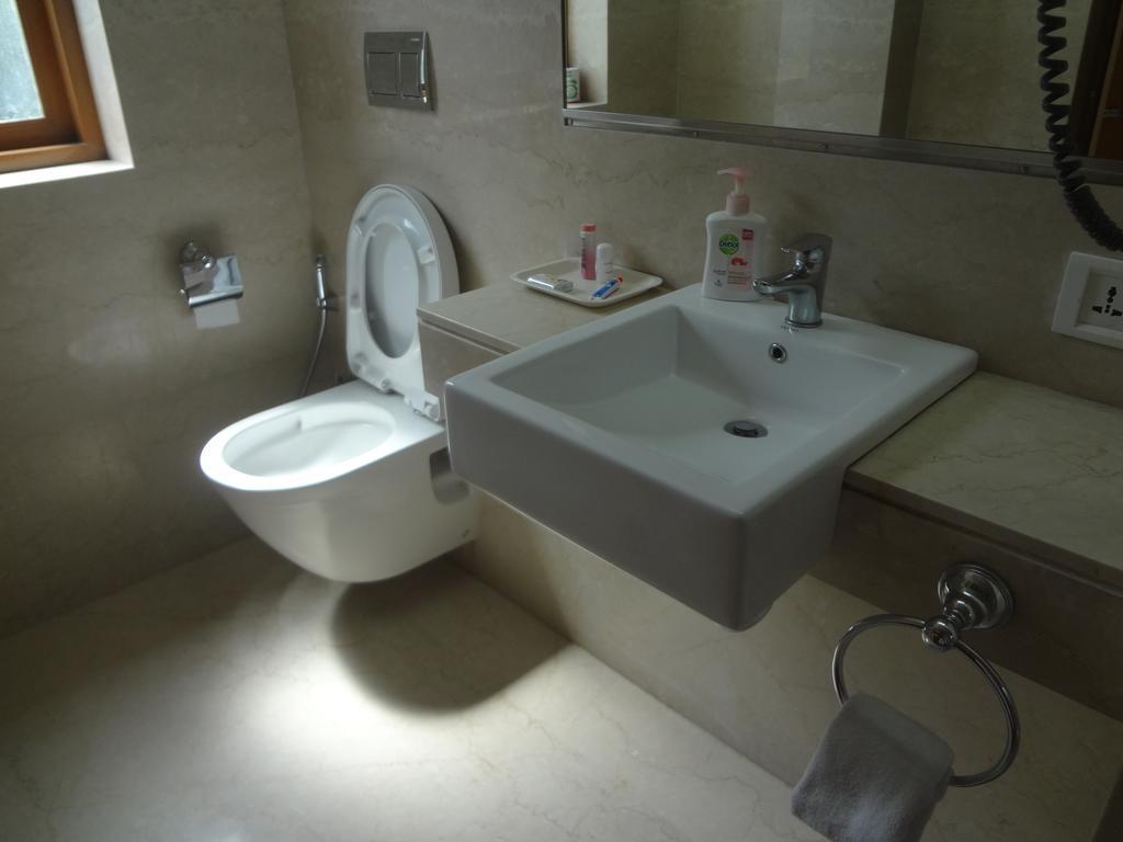 Astoria Hotel Βομβάη Εξωτερικό φωτογραφία