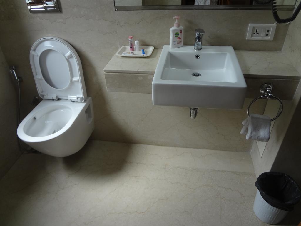 Astoria Hotel Βομβάη Εξωτερικό φωτογραφία