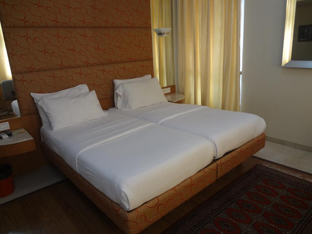 Astoria Hotel Βομβάη Εξωτερικό φωτογραφία