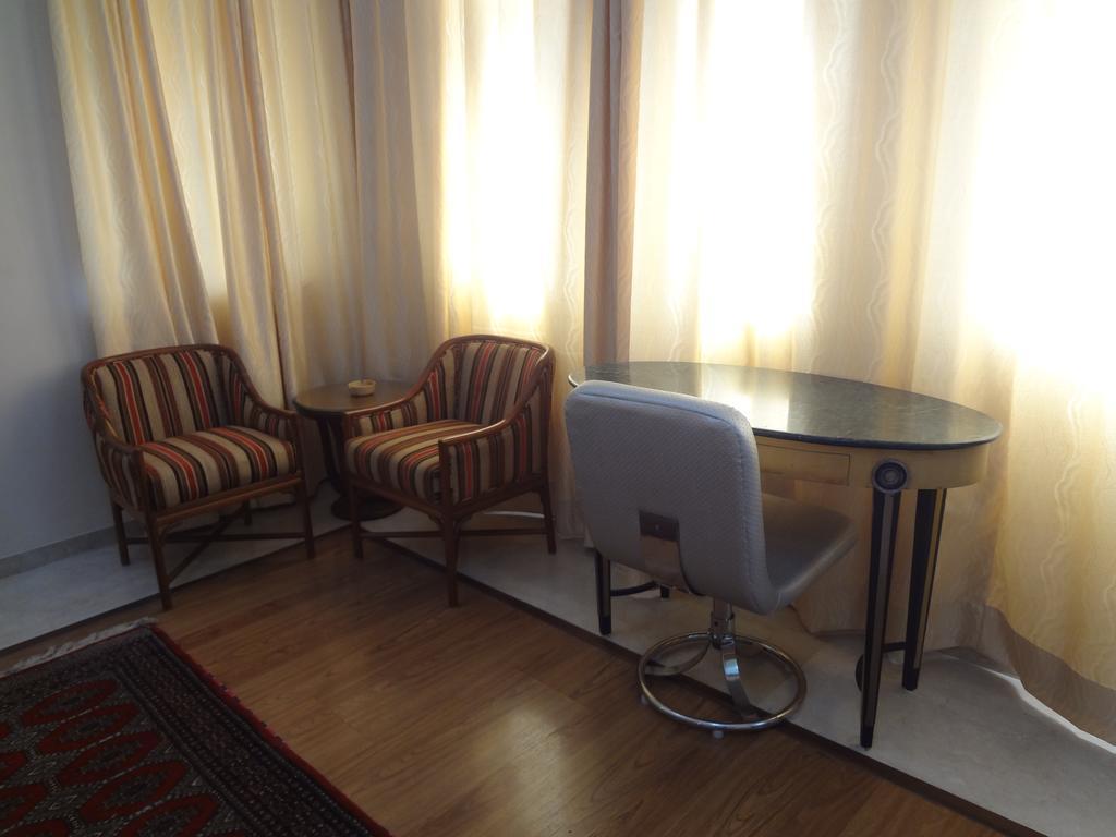 Astoria Hotel Βομβάη Εξωτερικό φωτογραφία