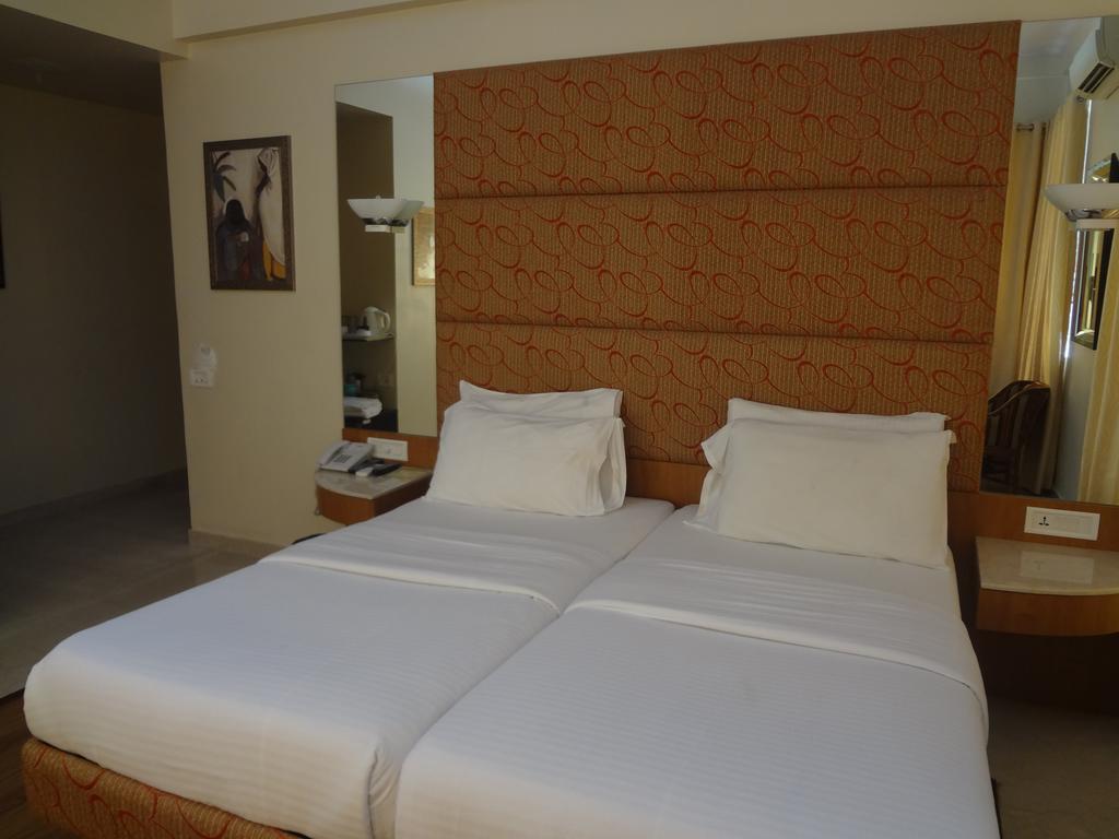 Astoria Hotel Βομβάη Εξωτερικό φωτογραφία