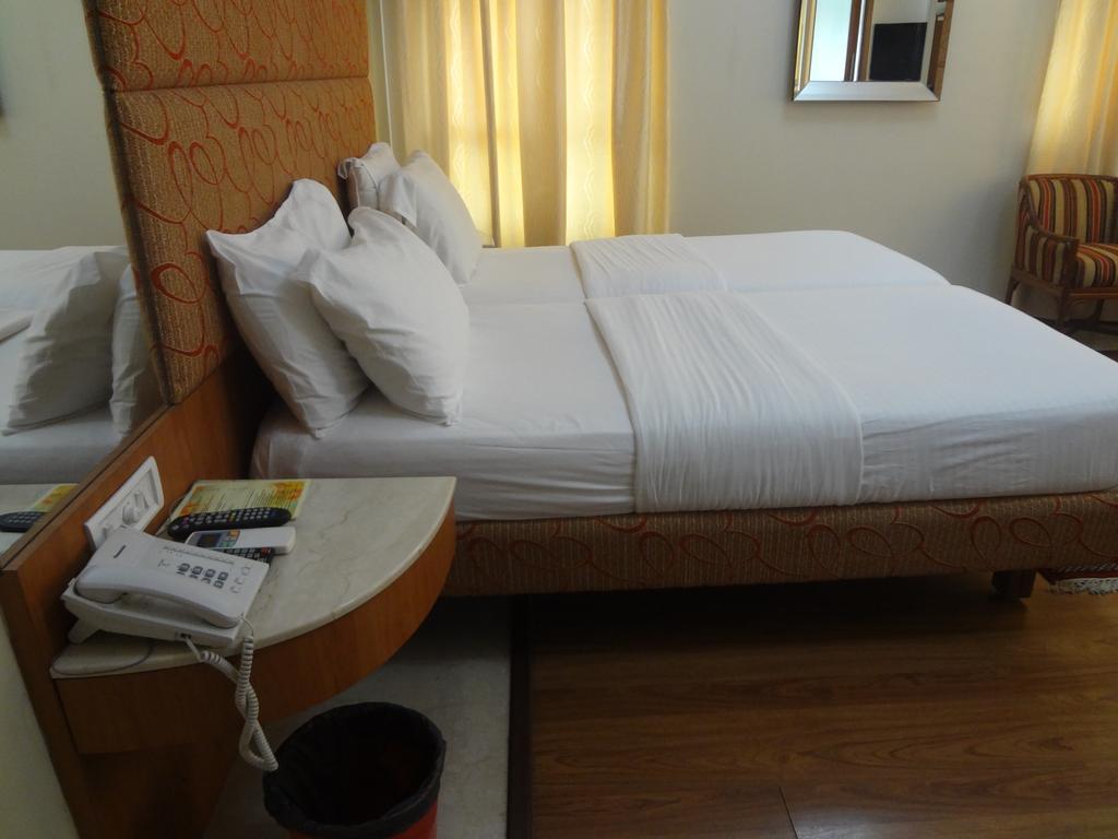 Astoria Hotel Βομβάη Εξωτερικό φωτογραφία