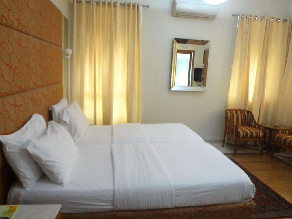 Astoria Hotel Βομβάη Εξωτερικό φωτογραφία